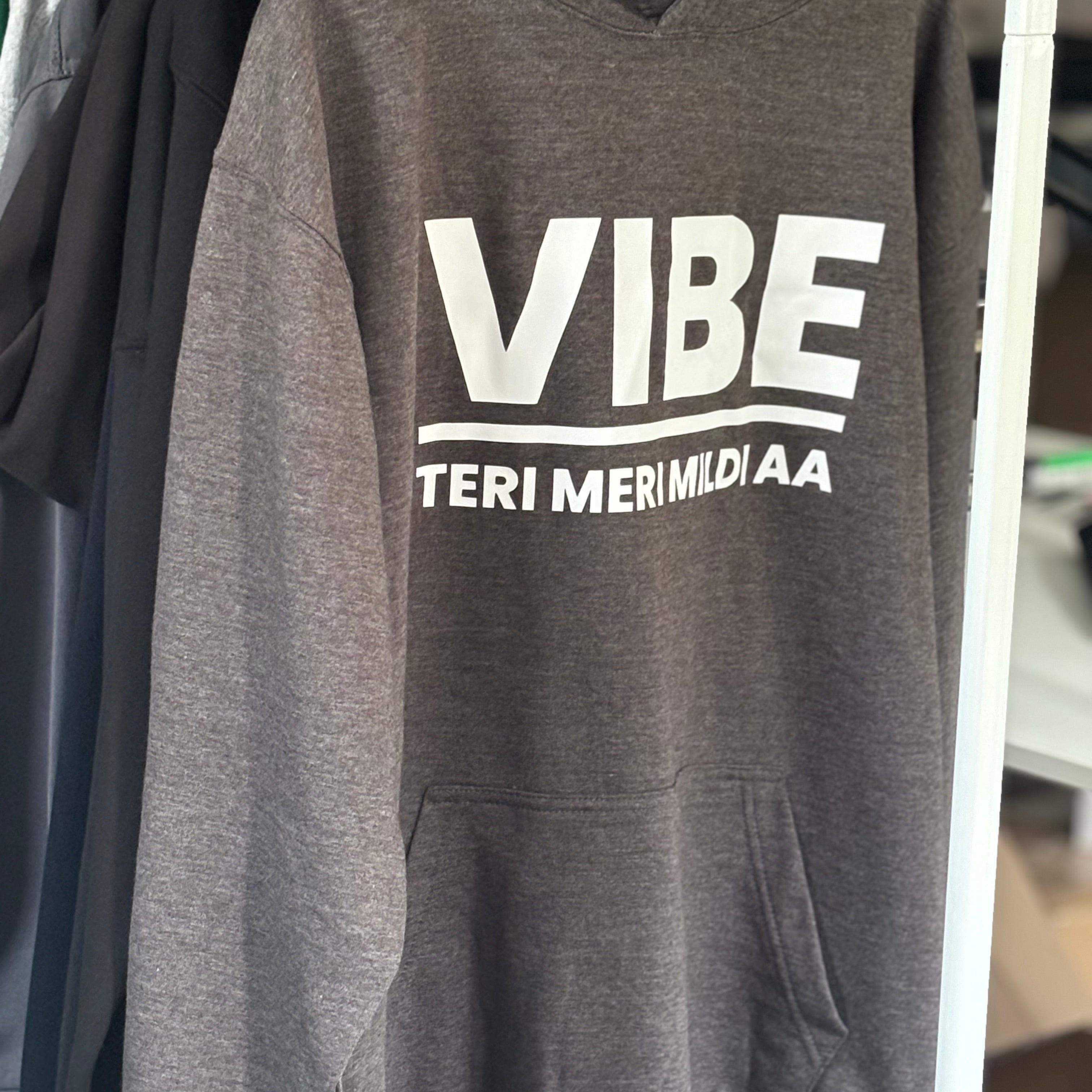 Diljit Dosanjh: Vibe Teri Meri Mildi Aa Unisex Hoodie - Grey