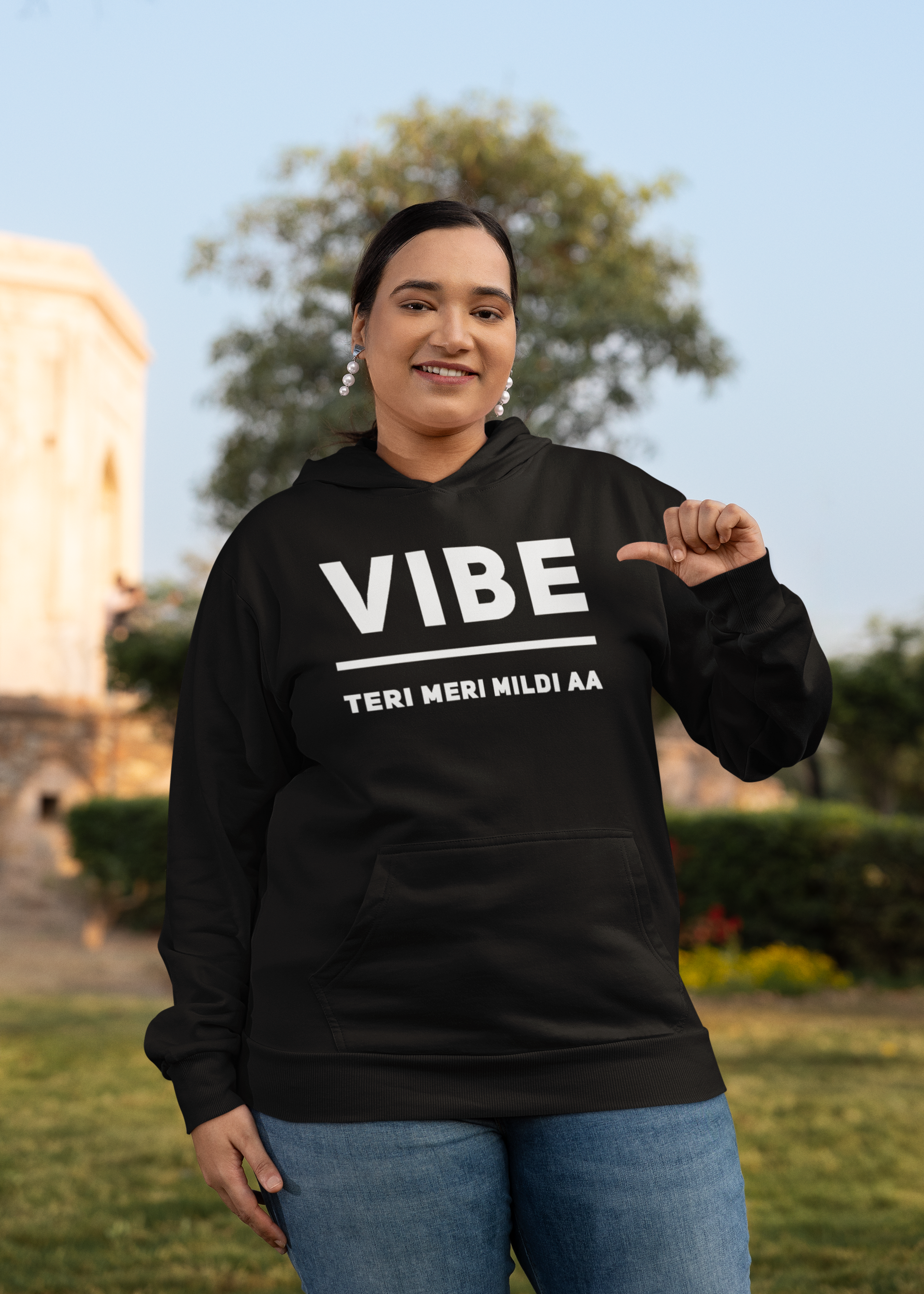 Diljit Dosanjh: Vibe Teri Meri Mildi Aa Unisex Hoodie - Black